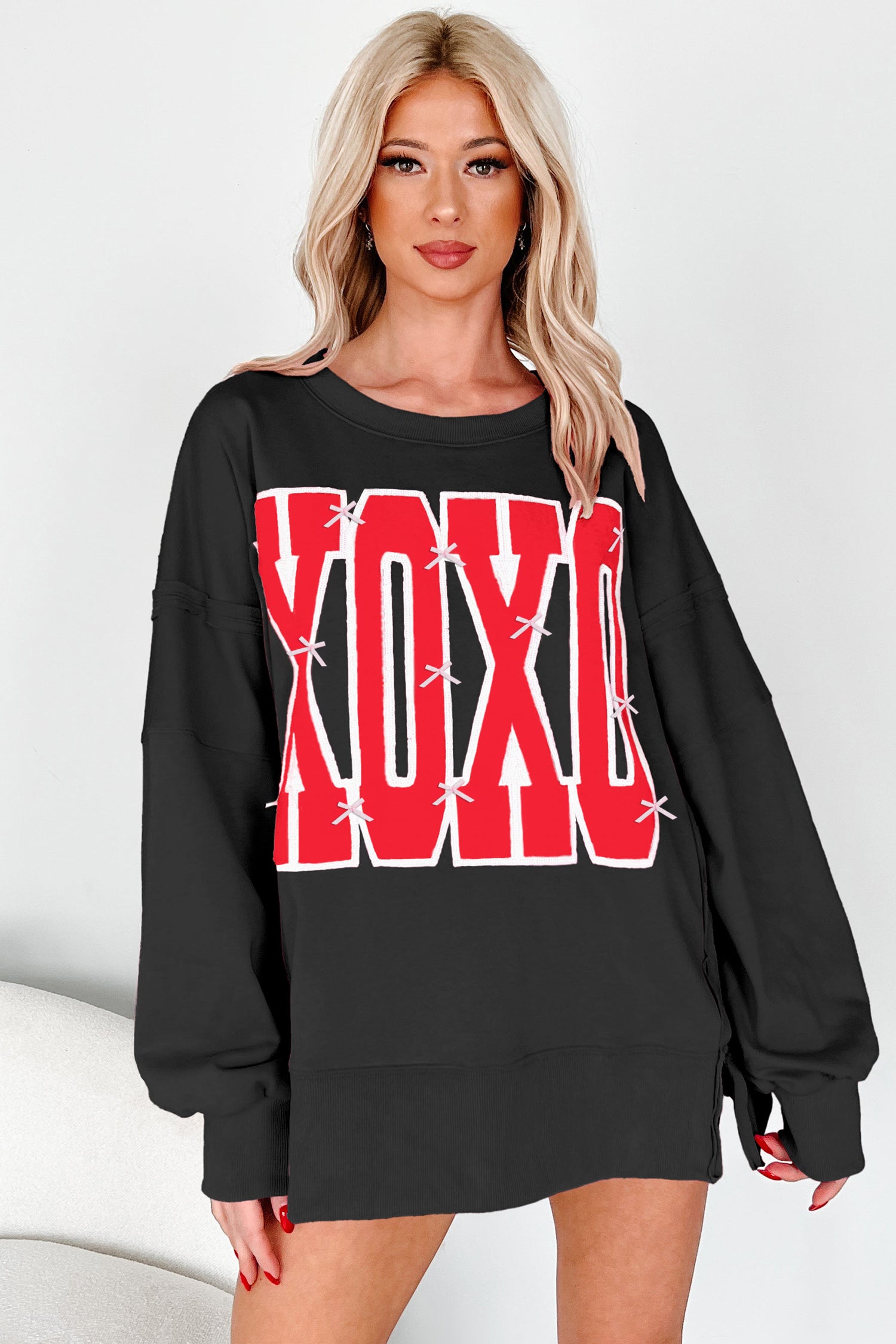Bow Sequin XOXO Letter Graphic Exposed Seam Baggy Sweatshirt