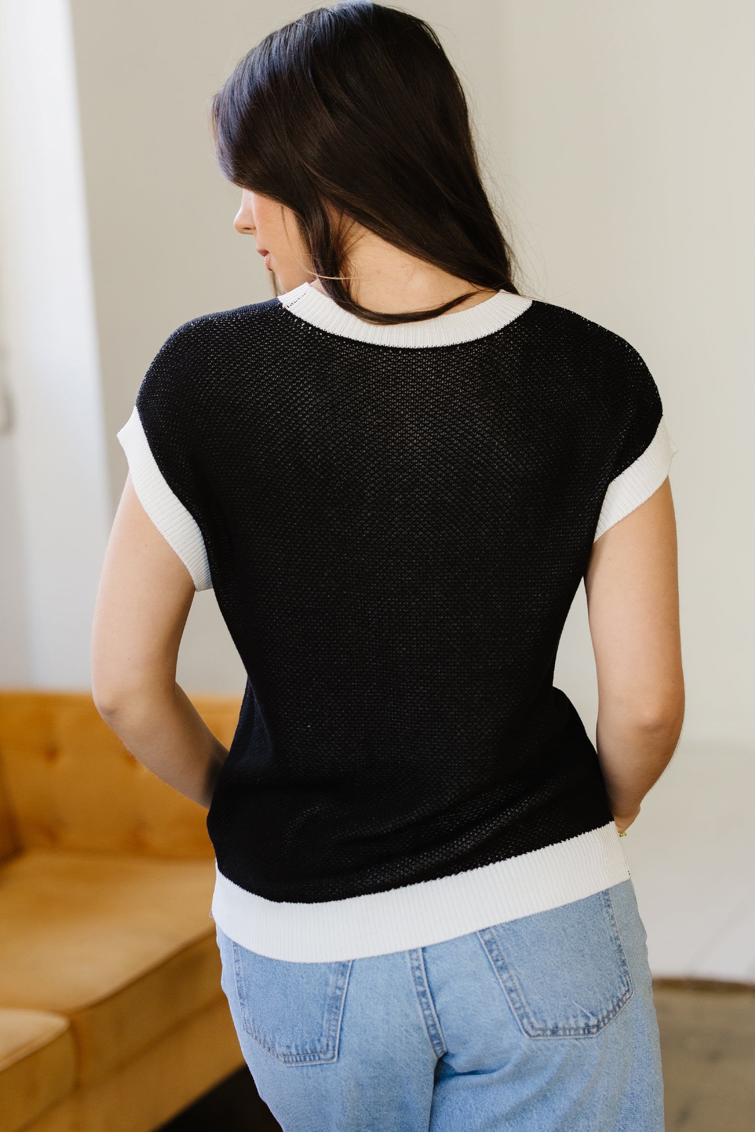 Horse Shoe Pattern Contrast Trim Short Sleeve Sweater